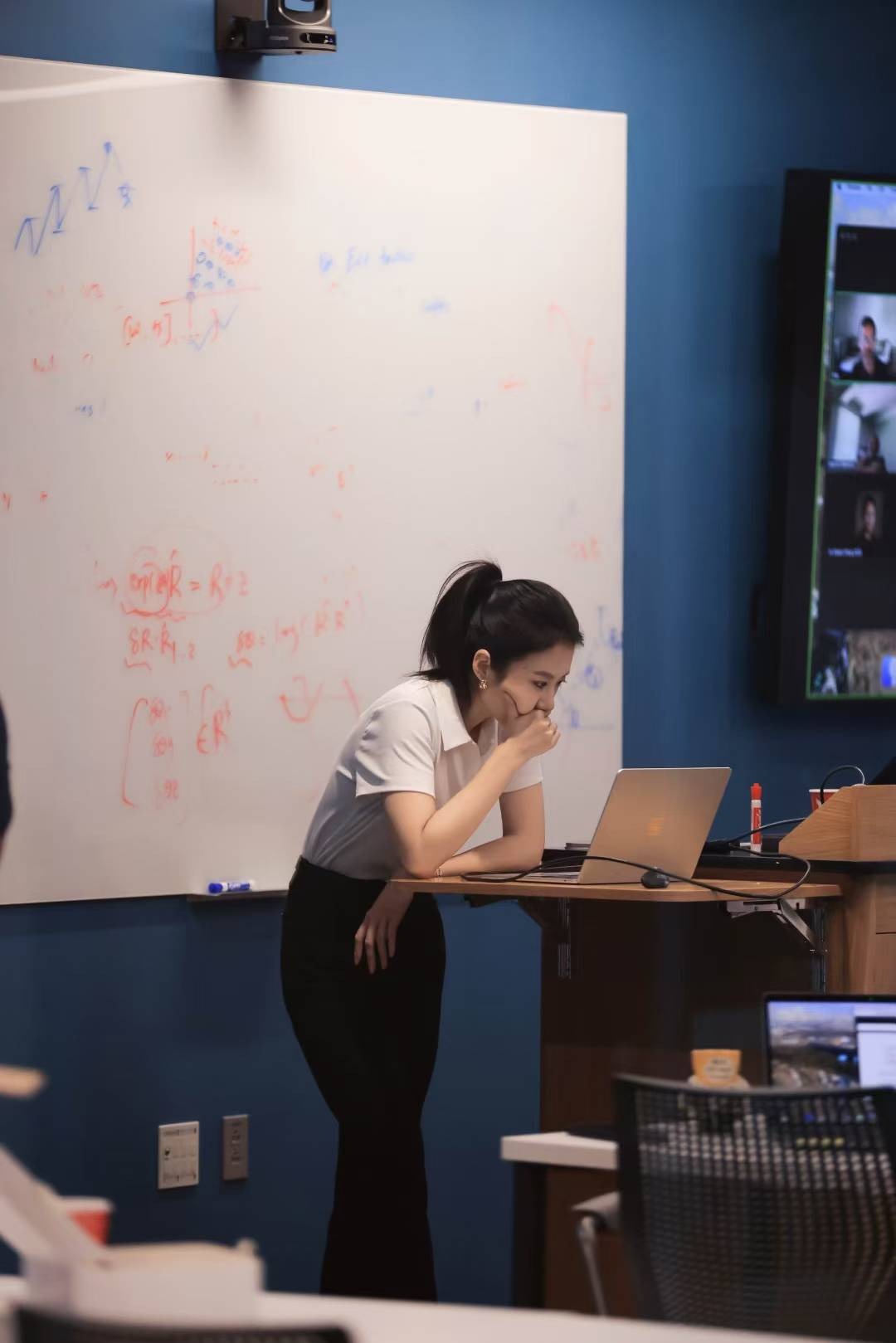 Chuchu Chen at the lectern during her Ph.D. defense at the University of Delaware.